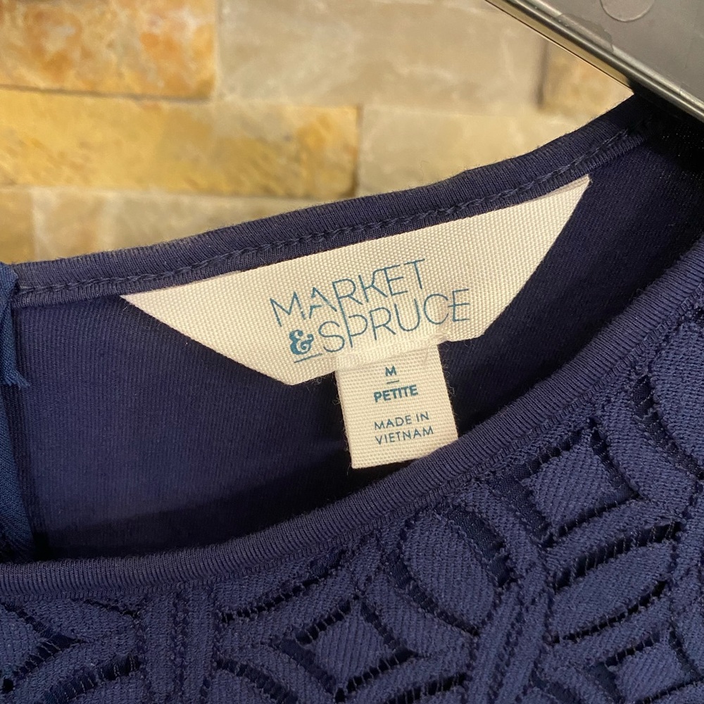 Market & Spruce Petite Top - Picture 4 of 5